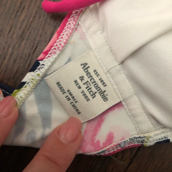 Abercrombie & Finch bikini top and Victoria Secret ruffle bikini bottom sz S - Picture 7 of 9